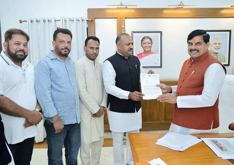 मप्रः मुख्यमंत्री डॉ. यादव से मिले मप्र राज्य वक्फ बोर्ड के अध्यक्ष डॉ. सनवर पटेल