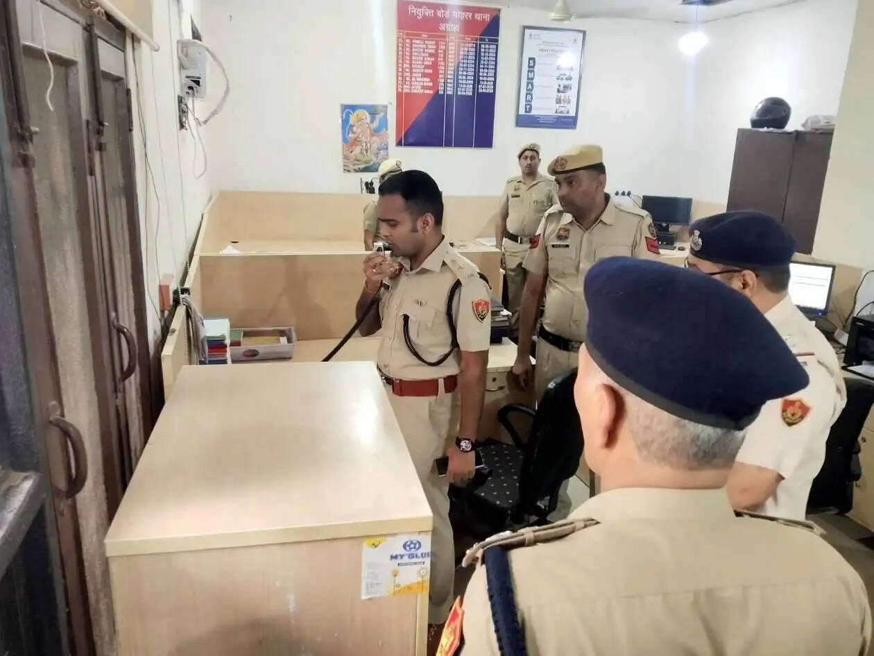 हिसार : एसपी सिद्धांत जैन ने किया अग्रोहा थाना का औचक निरीक्षण