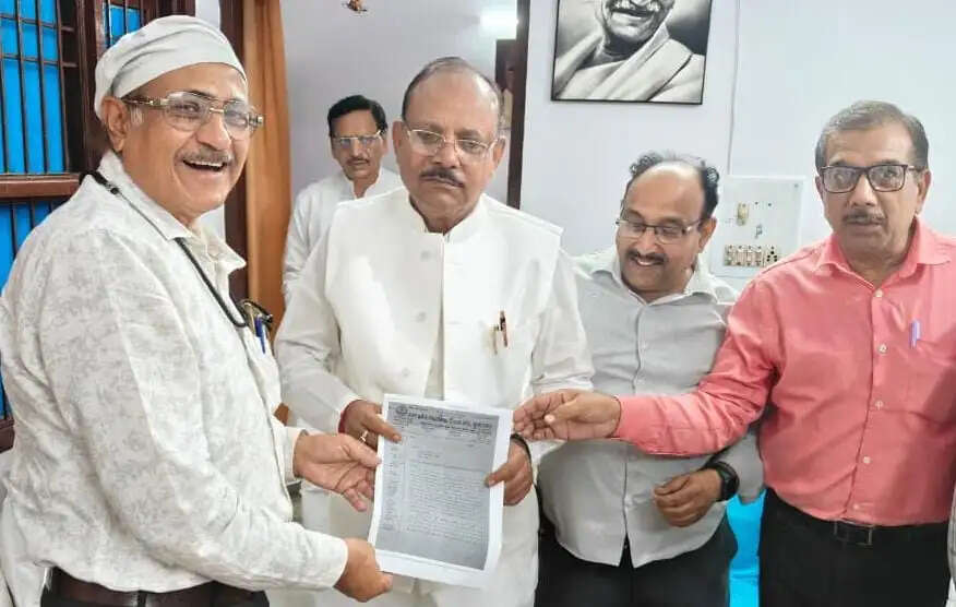 शिक्षकों की सेवा सुरक्षा, धारा 21 की होगी जल्द वापसी : डॉ सुनीत गिरि