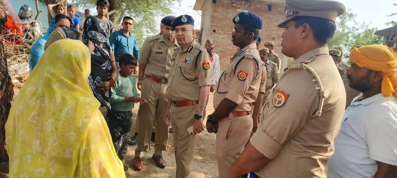 नाव हादसा : एडीजी ने घटनास्थल का लिया जायजा, पीड़ित परिजनों को दी सांत्वना