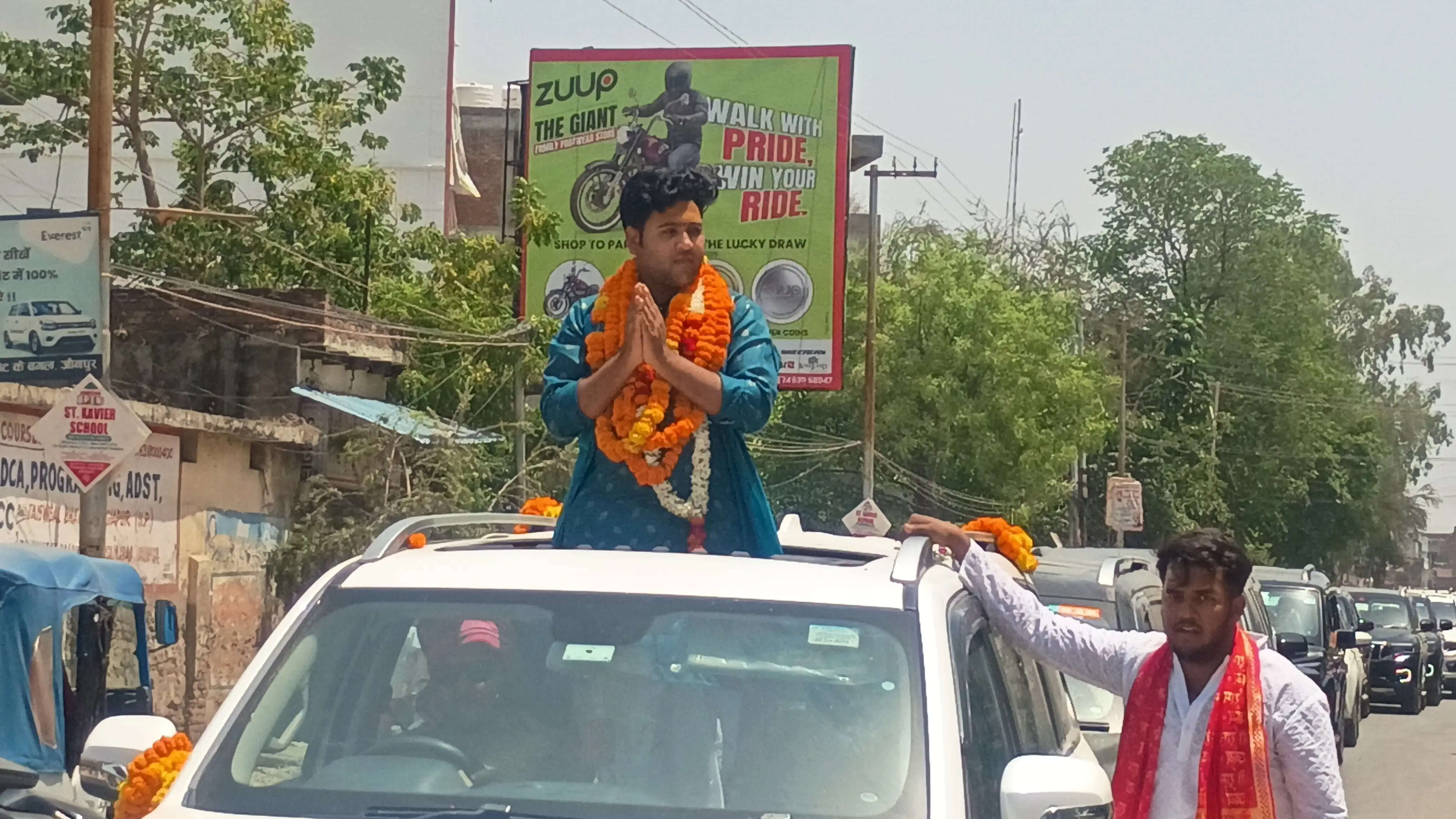 जौनपुर में श्रीमद्भागवत कथा से पहले निकली भव्य शोभायात्रा, जयकारों से गूंजा नगर