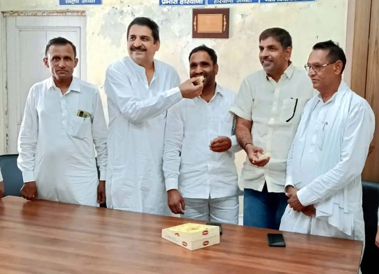 हिसार : जमीनी कार्यकर्ताओं को जिम्मेदारी देकर कांग्रेस नेतृत्व ने संगठन को किया और सशक्त : बृजलाल बहबलपुरिया