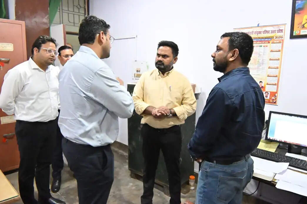 आईजीआरएस में सुधार और लंबित प्रकरणों का समयबद्ध हाे निस्तारण : जिलाधिकारी