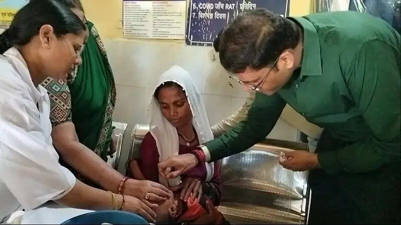 ग्वालियरः जिले में 2356 बूथों पर बच्चों को पिलाई गई पल्स पोलियो की दवा