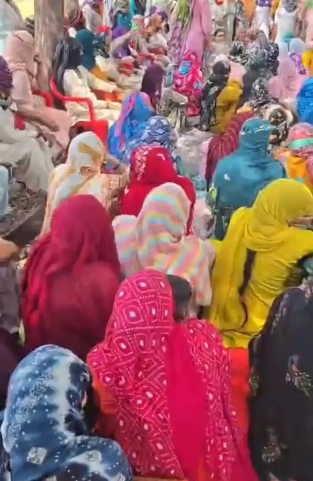कैथल : बिजली संकट से बिगड़ी जल आपूर्ति, ग्रामीणों ने पावर हाउस पर ताला जड़ने की दी चेतावनी