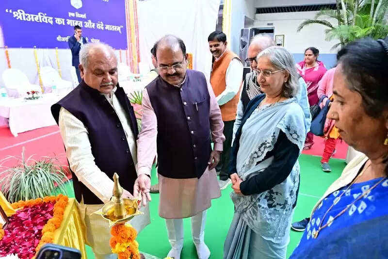 विश्व को एक सूत्र में पिरोने वाला गीत है वंदे मातरम : नरेंद्र सिंह तोमर