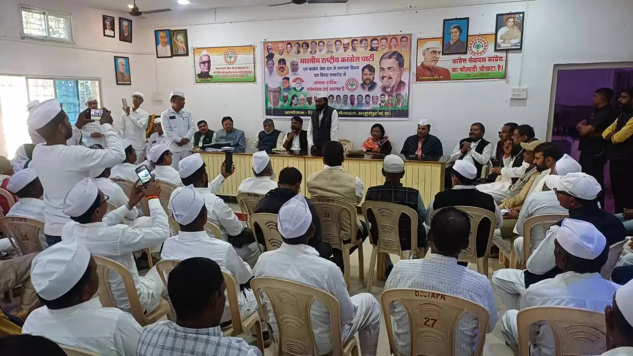 अनूपपुर: जिला कांग्रेस 140वां एवं सेवादल ने 102वां मनाया स्थापना दिवस