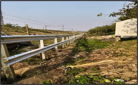 130 किमी/घंटा परिचालन के लिए मालदा मंडल में डब्ल्यू बीम फेंसिंग का काम जारी