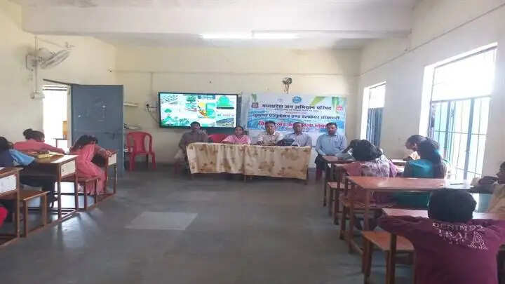 भोपालः जल संरक्षण के संदेश के साथ बच्चों ने उकेरी रंगों की दुनिया