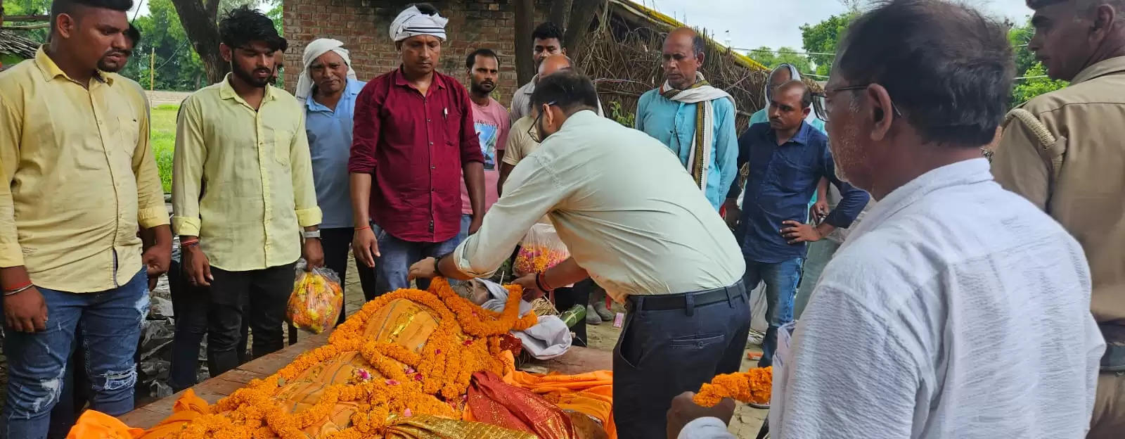 राजकीय सम्मान के साथ लोकतंत्र सेनानी को दी गई अंतिम विदाई