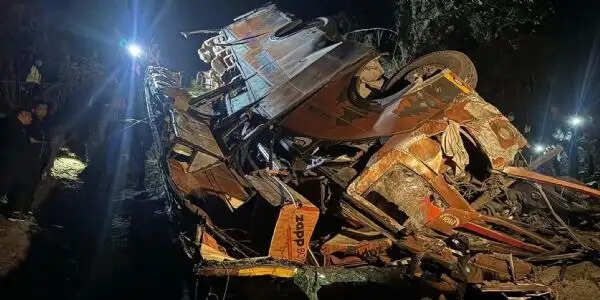 नेपाल में बस हादसा, 18 यात्रियों की मौत, इनमें न्यूजीलैंड की महिला और पुरुष भी शामिल