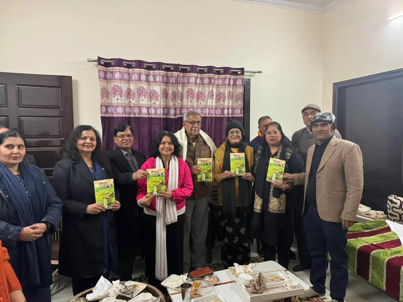 कविता कारवाॅं में हुआ 'बस यूं ही' पुस्तक का विमोचन