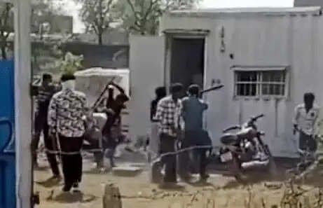 फरीदाबाद : तीन छात्रों की पिटाई का वीडियो वायरल, आरोपी गिरफ्तार