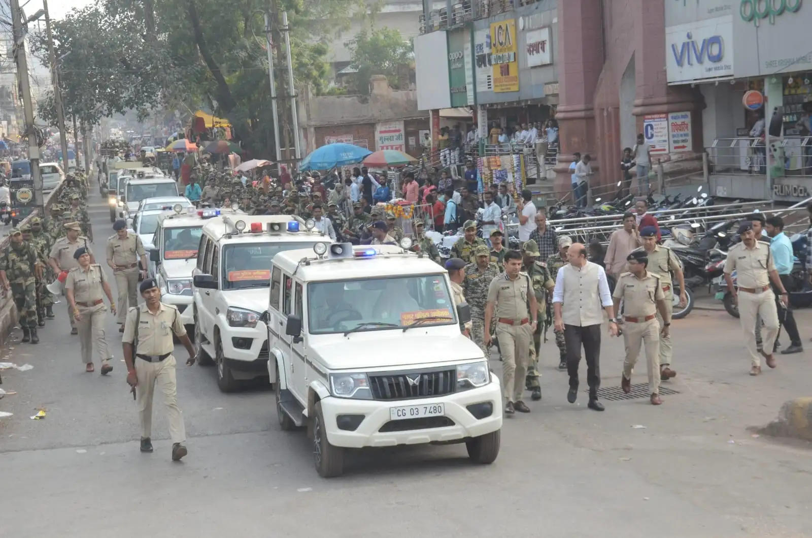 छग विस चुनाव : सुरक्षा बलों द्वारा किया गया फ्लैग मार्च