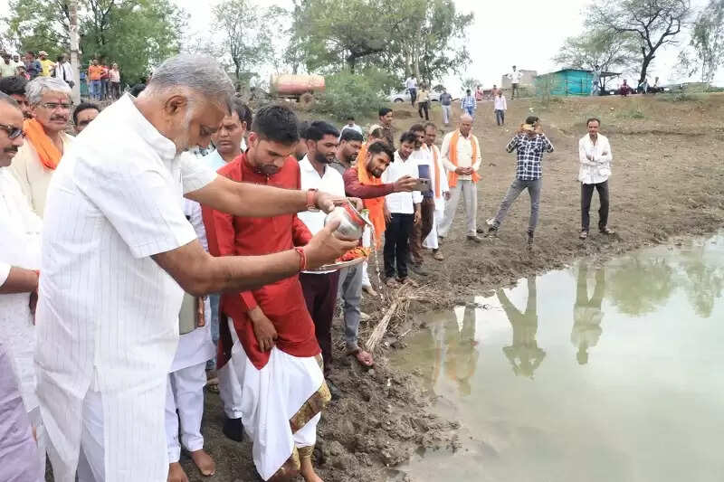 विदिशाः मंत्री पटेल ने सिंध एवं सगड़ नदी के उद्गम स्थल पर की पूजन अर्चना