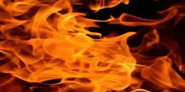 पटना के सम्राट होटल में लगी आग, खिड़की से कूदे लोग