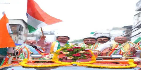 भाजपा ने चांदनी टाउन हाल से हौज काजी तक निकाली तिरंगा यात्रा, हजारों कार्यकर्ता हुए शामिल
