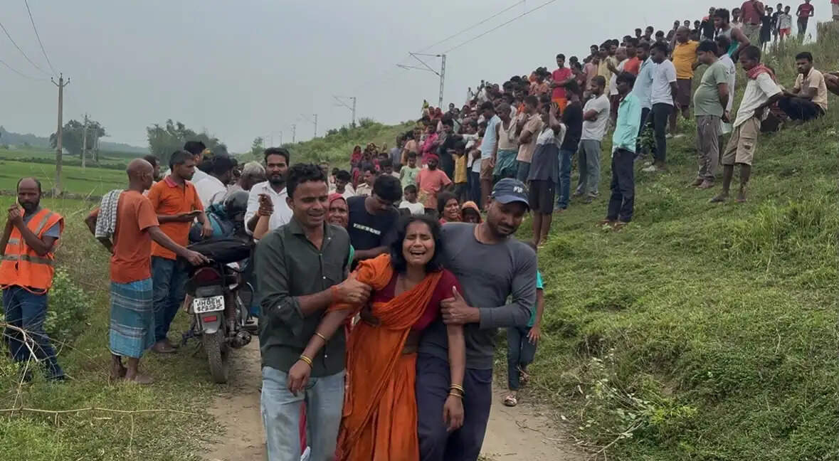 पिपरा में रेलवे पटरी किनारे मिला किशोर का शव, परिजनों ने लगाया हत्या का आरोप