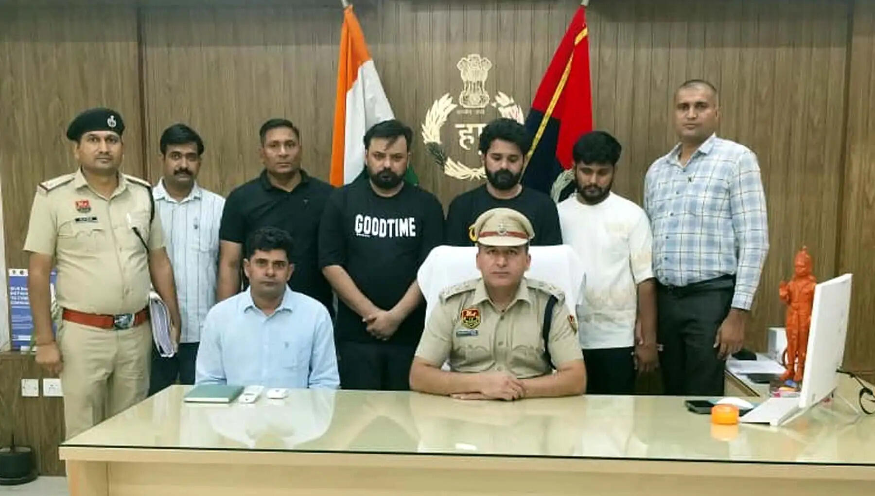 गुरुग्राम: इंश्योरेंस पॉलिसी के नाम पर चल रहा फर्जी कॉल सेंटर पकड़ा