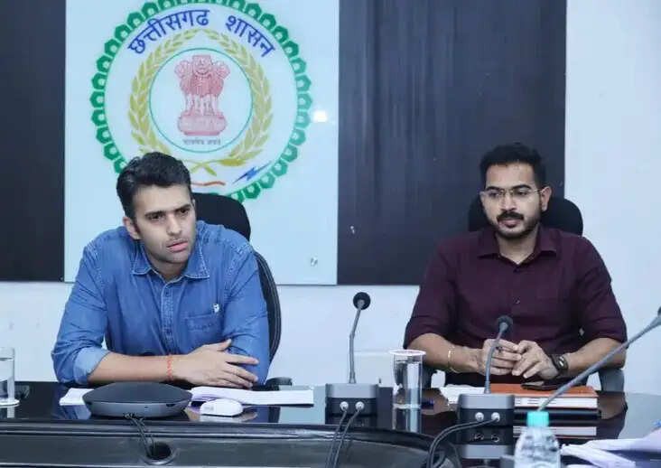 लंबे समय से काम बंद रखने वाले ठेकेदारों को जारी होगा नोटिस, कलेक्टर ने दिए निर्देश