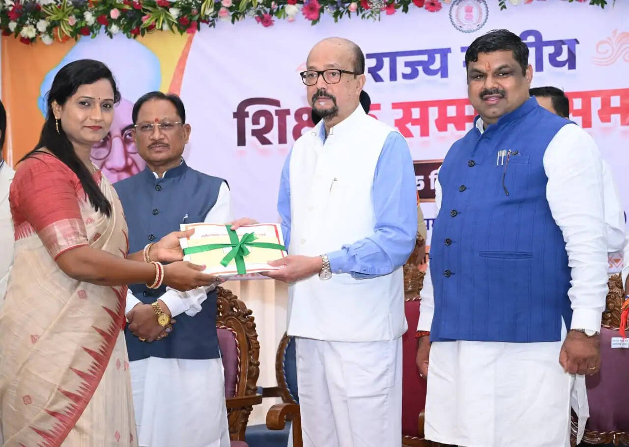 छग : एआई के युग में शिक्षक बनें विद्यार्थियों के मार्गदर्शक, तकनीक के विवेकपूर्ण उपयोग की दें सीख : राज्यपाल