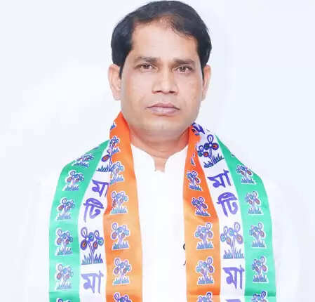 चुनाव आयाेग की चेतावनी के बाद तृणमूल विधायक पर एफआईआर दर्ज