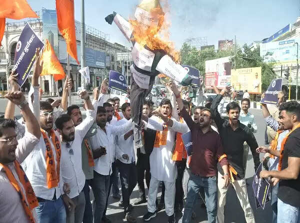 पहलगाम आतंकी हमला: यूपी में दूसरे दिन भी विराेध प्रदर्शन जारी