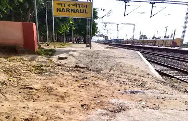 नारनौल स्टेशन के नए एंड पाथवे की गुणवत्ता पर उठे सवाल, जांच की मांग