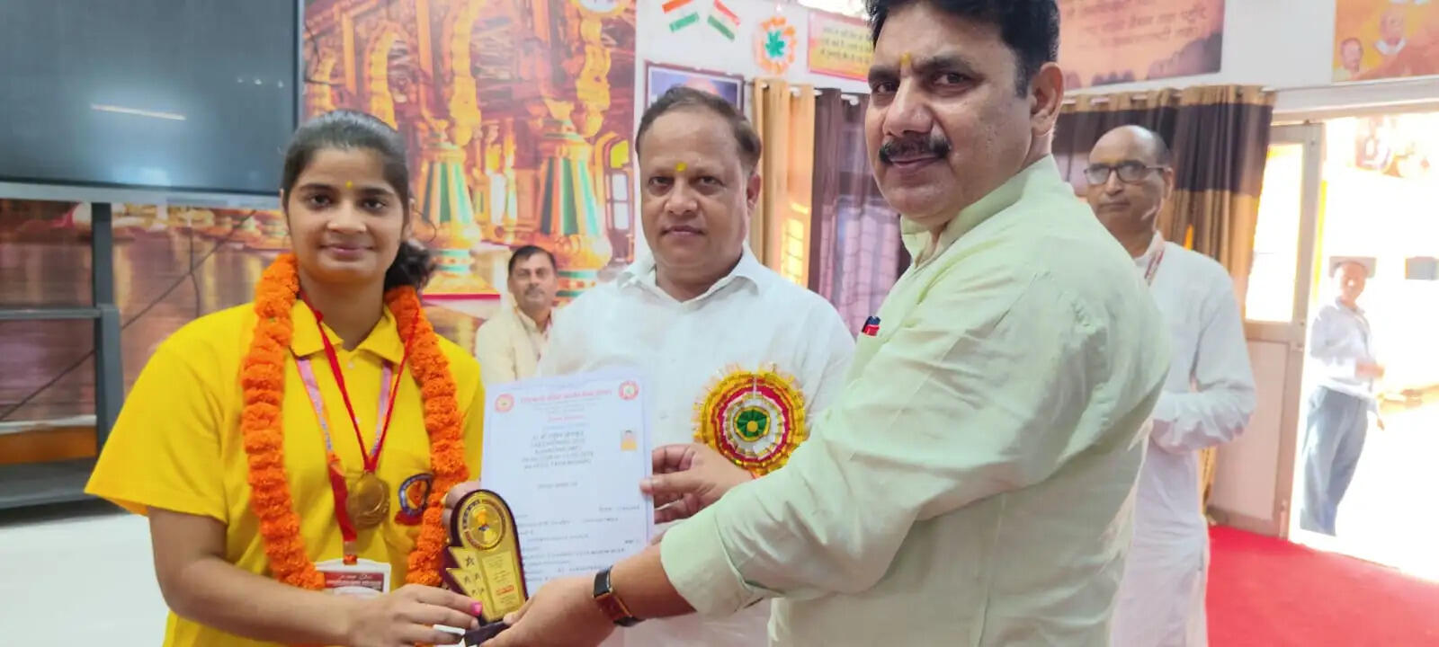 शीतल की सफलता से विद्या भारती का नाम राष्ट्रीय स्तर पर रोशन : डॉ. राकेश कुमार सिंह