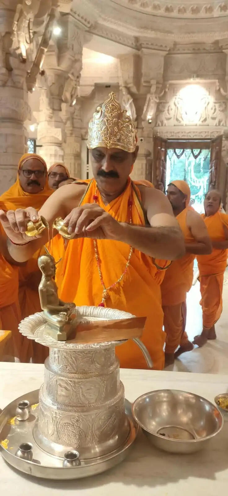 दसलक्षण महापर्व पर अभिषेक-शांतिधारा में उमड़ी श्रद्धालुओं की भीड़