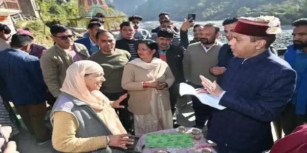 मुख्यमंत्री एक दिन का जश्न मनाने को फूंकo रहे करोड़ों रुपए : जयराम ठाकुर