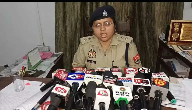 दो हजार के पुराने नोट बदलने वाले गिरोह को पुलिस ने पकड़ा