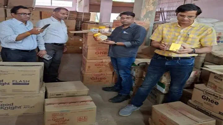 ग्वालियरः ट्रांसपोर्ट नगर में 706 लीटर गोवर्धन प्योर गाय घी जब्त