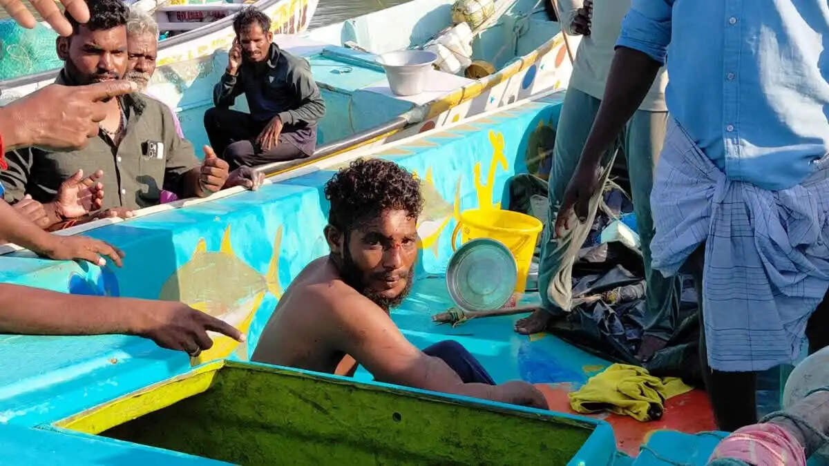 नागपट्टिनम में मछुआरों ने पकड़ा श्रीलंकाई समुद्री लुटेरा, पुलिस के हवाले किया