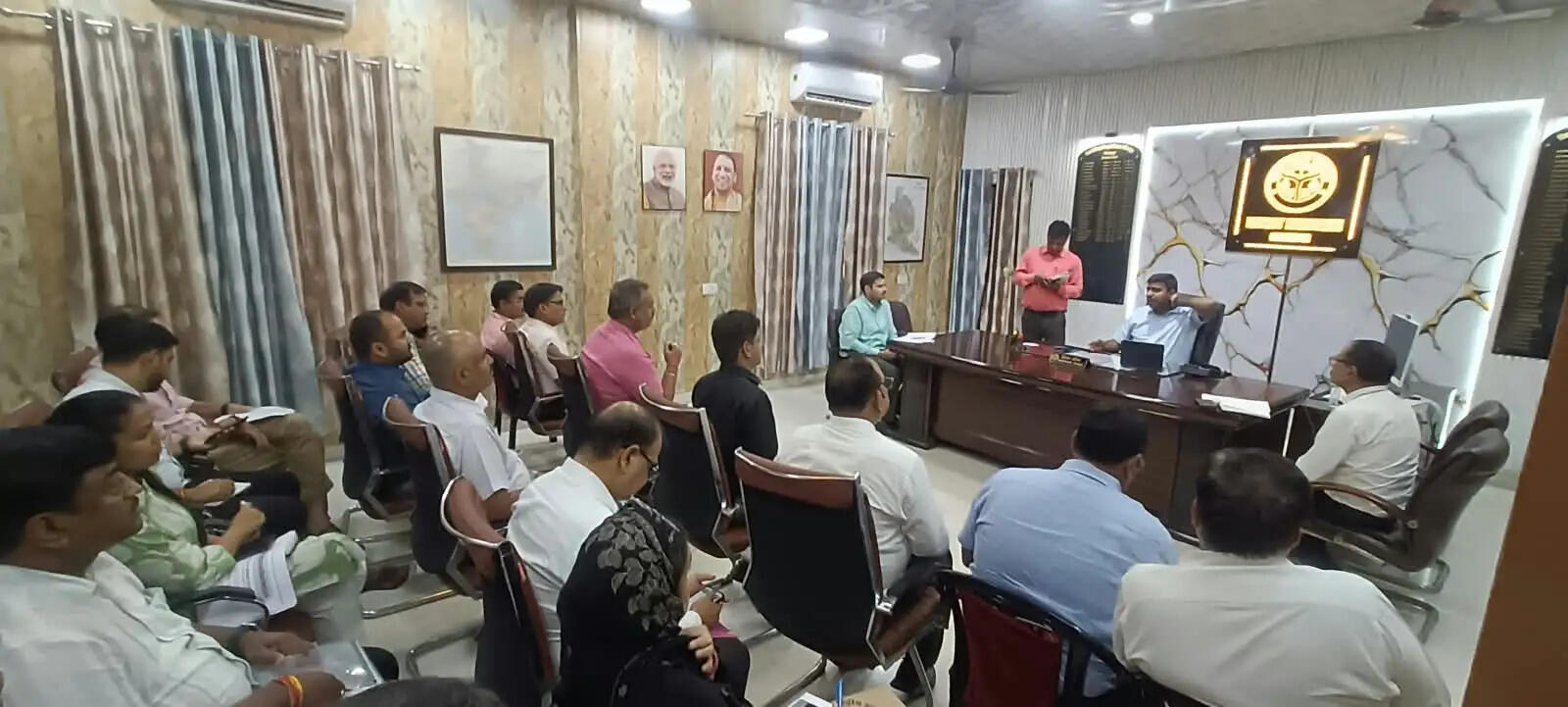 सेवा संकल्प अभियान की तैयारियों की डीएम ने की समीक्षा