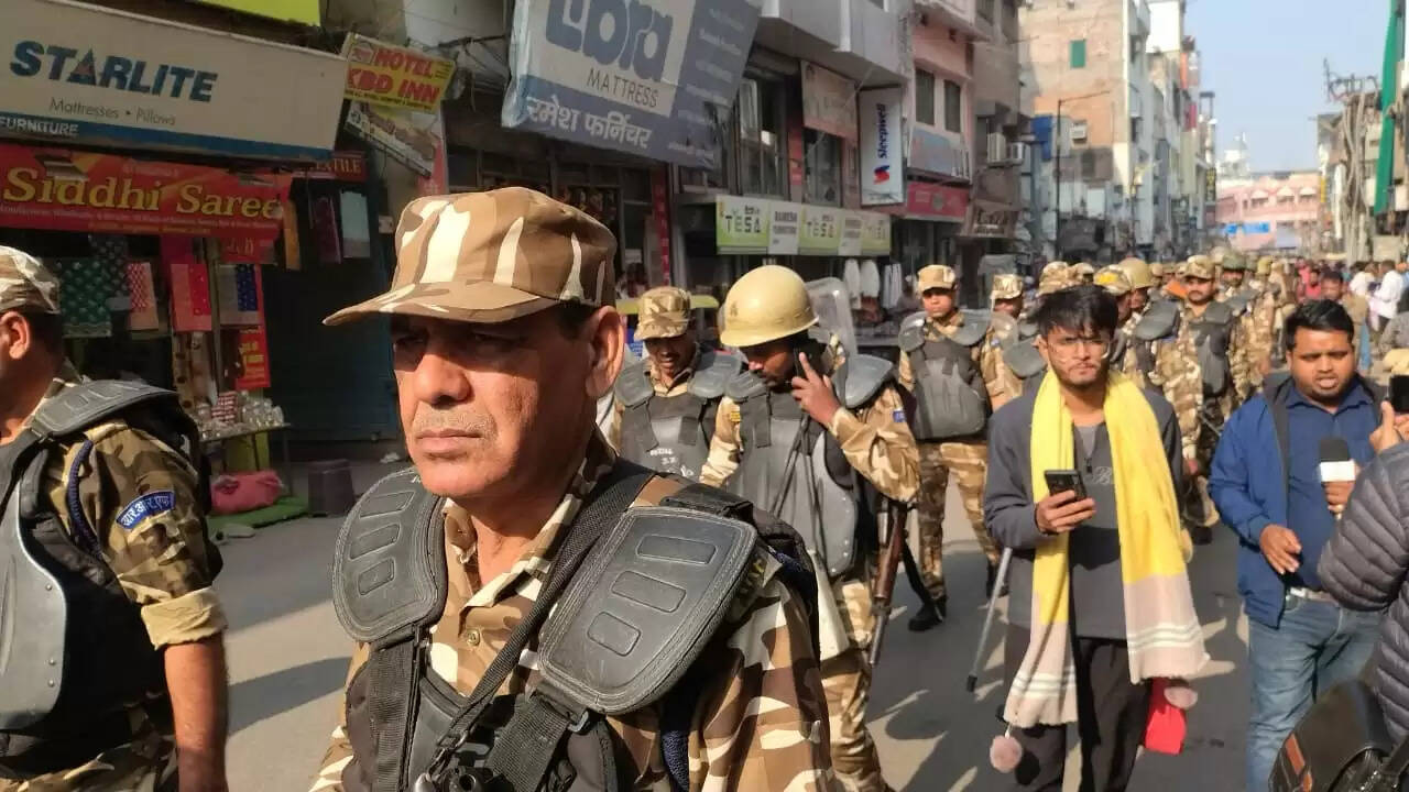 विवादित ढांचे के विध्वंस की बरसी पर दालमंडी में मुस्लिम समाज ने अपनी दुकानें बंद की