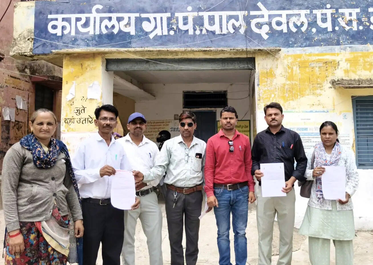 तबादलों पर भड़का आक्रोश : स्थानांतरण रद्द न होने पर बुधवार को शिक्षा मंत्री का पुतला फूंकने की चेतावनी
