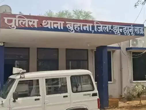 ट्रेलर ने बाइक को टक्कर मारी, एक युवक की मौत