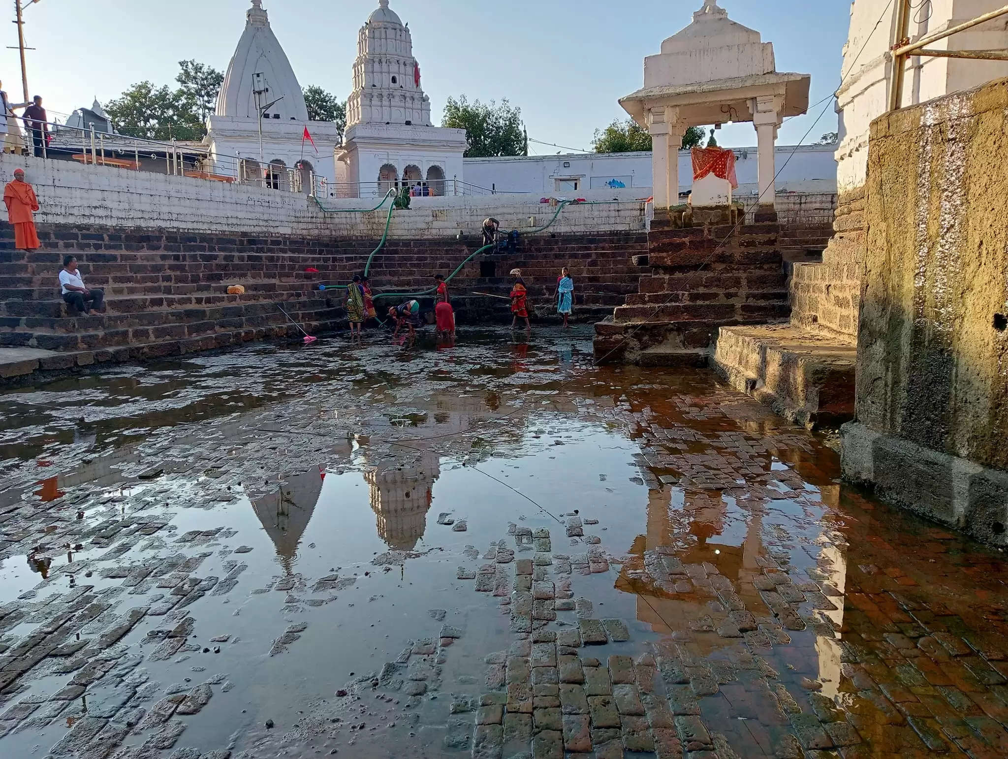 अनूपपुर: अमरकंटक में मां नर्मदा जयंती की तैयारी: उद्गम कुंड कराया गया खाली