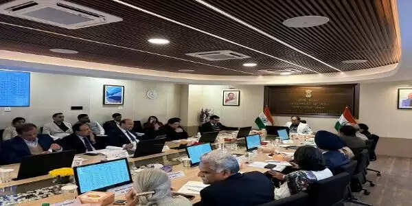 एम. नागराजू ने सार्वजनिक क्षेत्र की बीमा कंपनियों के वित्तीय प्रदर्शन की समीक्षा की