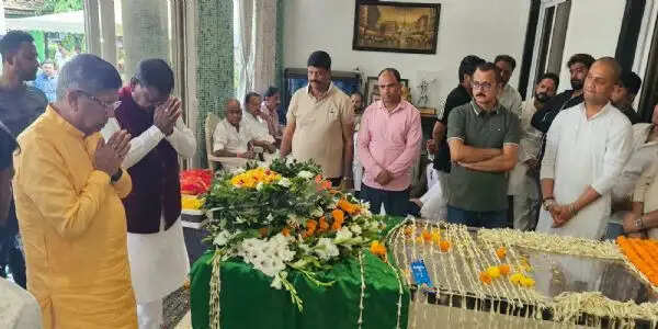भाजपा प्रदेश अध्यक्ष आदित्य साहू ने रूपी सोरेन के निधन पर अर्पित की श्रद्धांजलि