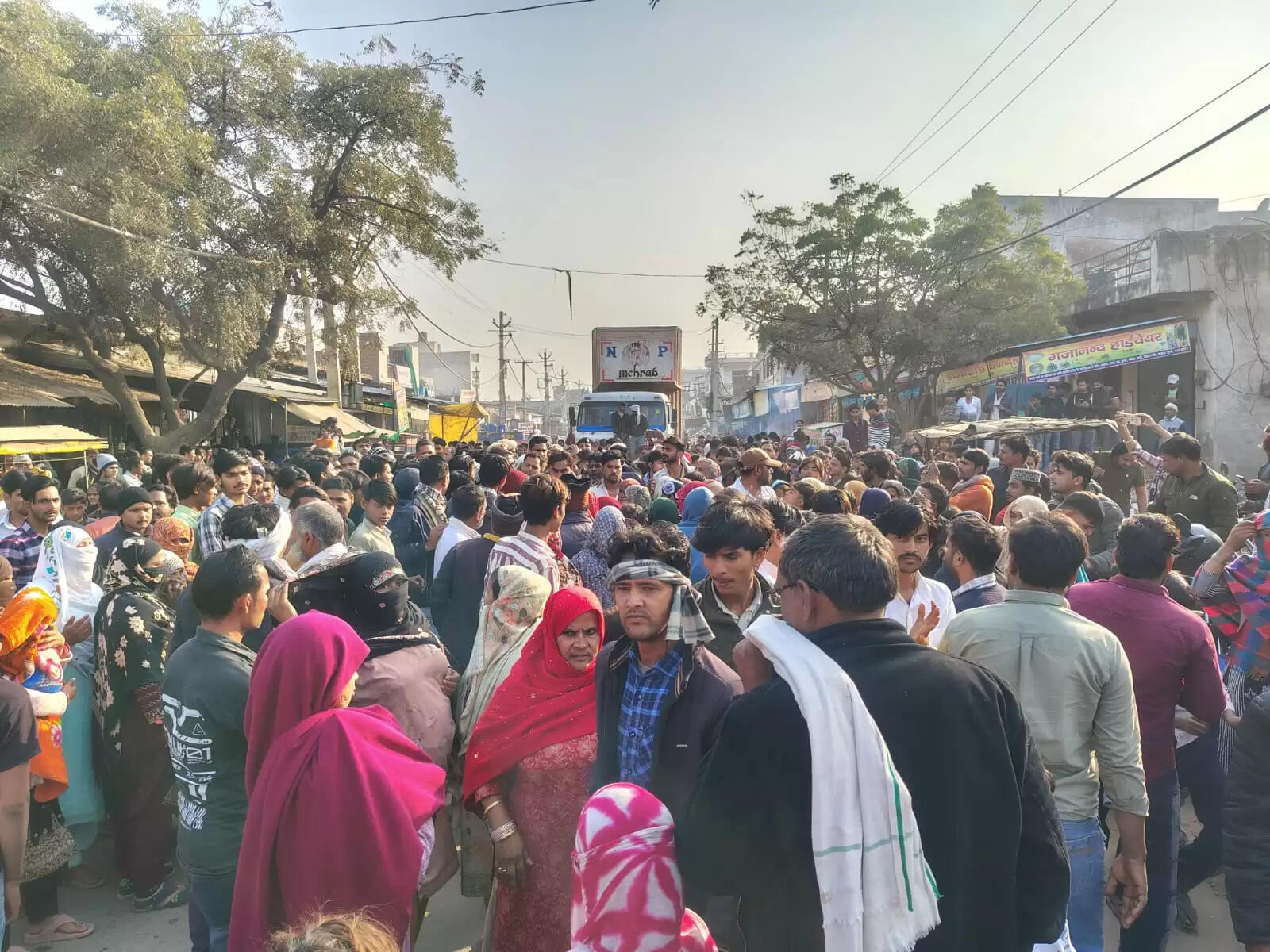 नूंह:हत्यारोपियों की गिरफ्तारी की मांग पर सड़क जाम