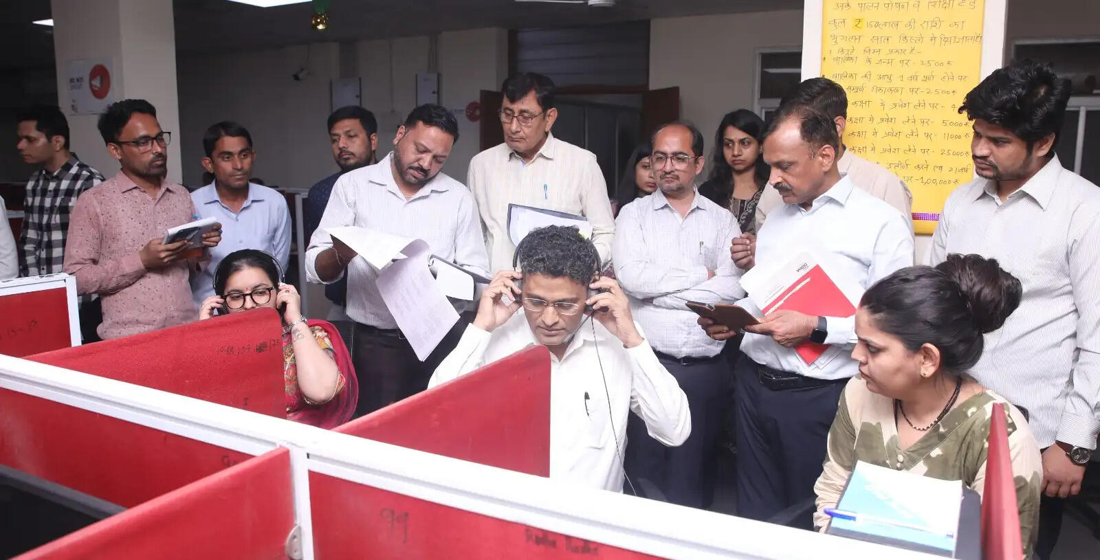 प्रमुख शासन सचिव ने किया 181 कंट्रोल रूम का निरीक्षण, शिकायतों के त्वरित निस्तारण पर जोर