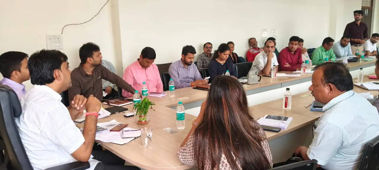 विधायक ने शिवना प्रोजेक्ट की देरी पर नाराजगी जताई:अधिकारियों को काम समय पर करने के दिए निर्देश