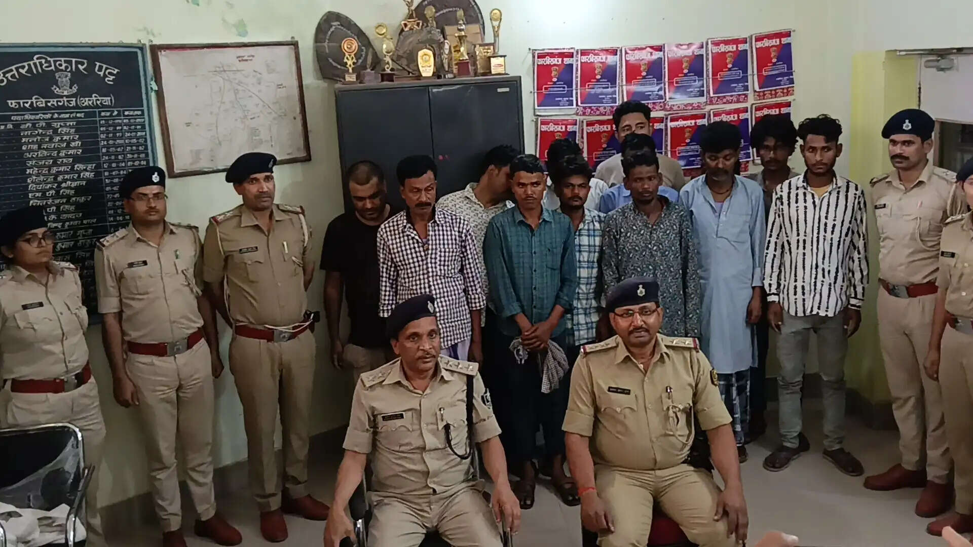 रेड लाइट एरिया में छापेमारी में छह नाबालिग सहित एक बालिग युवती को कराया गया मुक्त,29 भेजे गए जेल