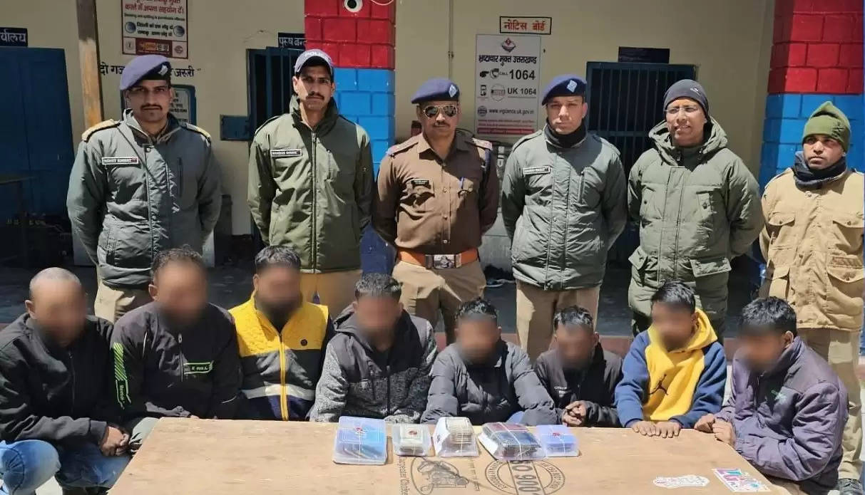 धाम में श्रद्धालुओं का सामान चोरी करने वाले अंतरराज्यीय गिरोह के आठ लोगों को पुलिस ने किया गिरफ्तार