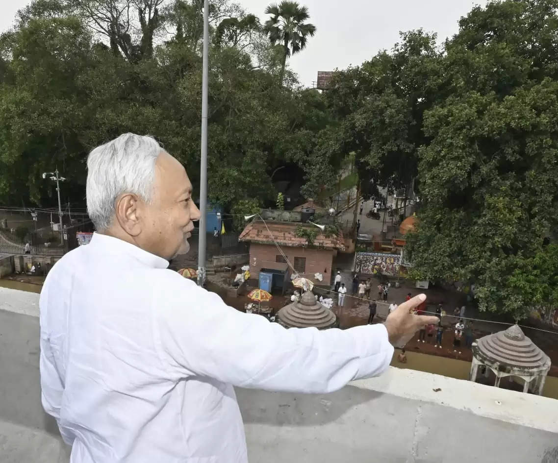 मुख्यमंत्री ने कई घाटों पर गंगा नदी के जलस्तर का लिया जायजा