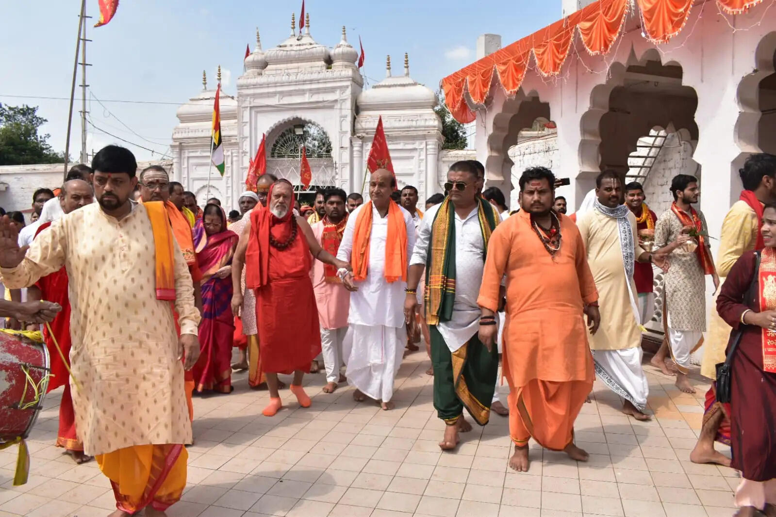 अनूपपुर: श्रद्धा,भक्ति और लोकसंस्कृति के साथ निकली श्री कल्याण सेवा आश्रम की विशाल शोभायात्रा