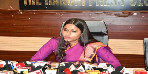 विष्णुगढ़ हत्याकांड: कांग्रेस की पूर्व विधायक अंबा प्रसाद ने पुलिस जांच पर उठाए सवाल, सीबीआई जांच की मांग