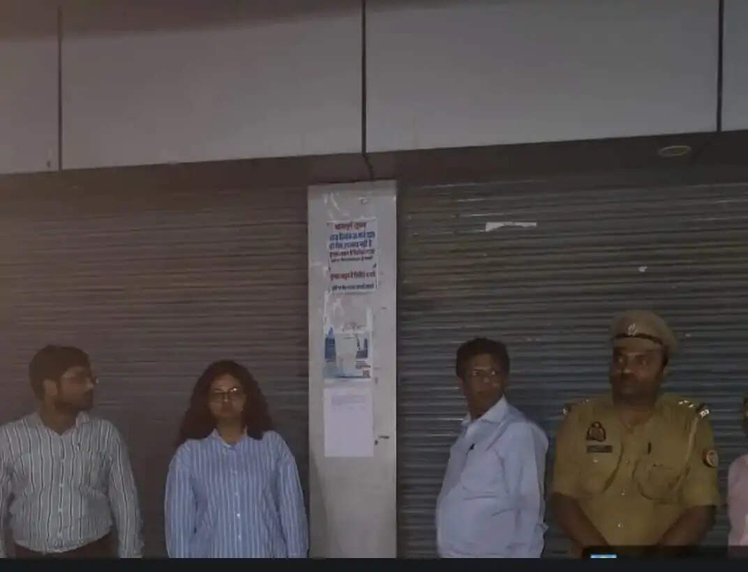 सीतापुर में गैस एजेंसियों पर तेज हुआ प्रशासन का शिकंजा, गाेदाम सील